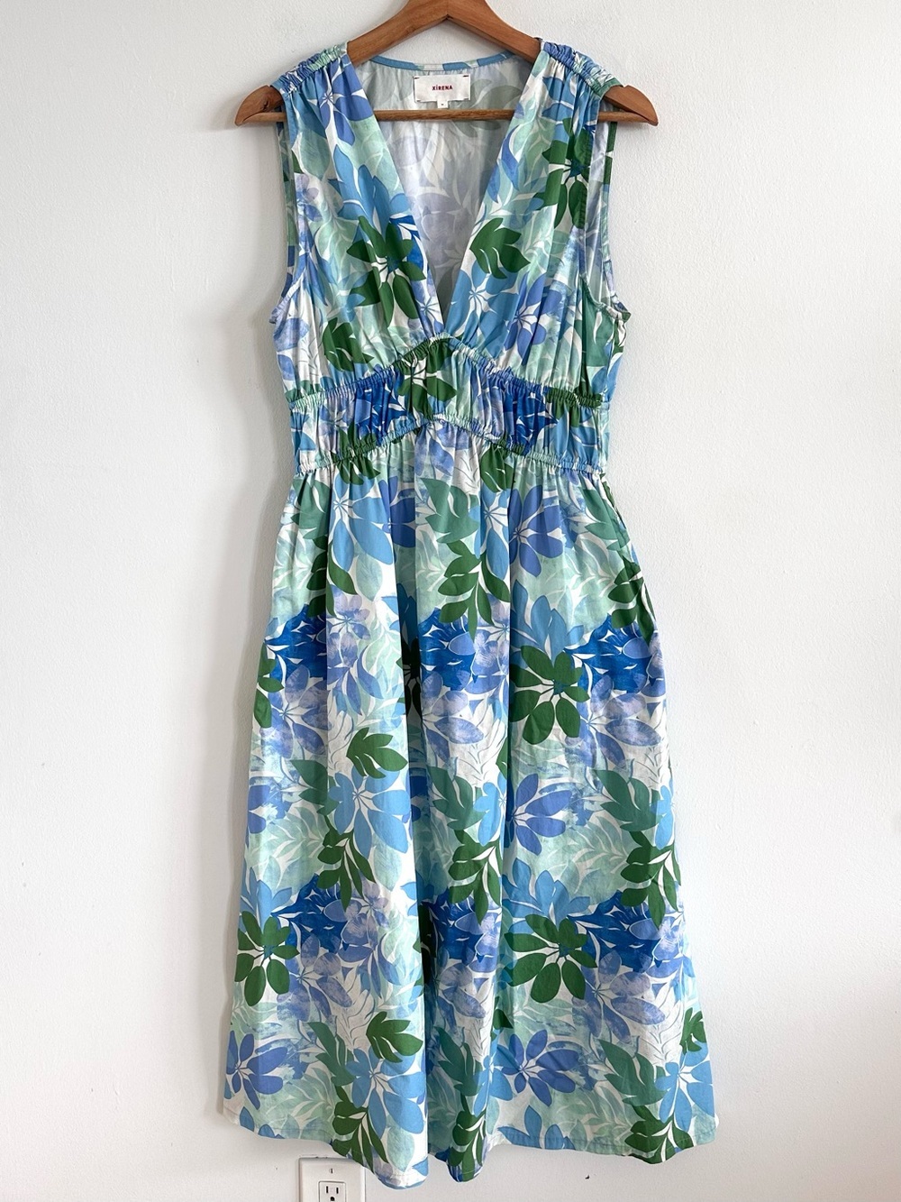 XIrena Blue Sails sleeveless V-neck Mid cotton floral print dress medium